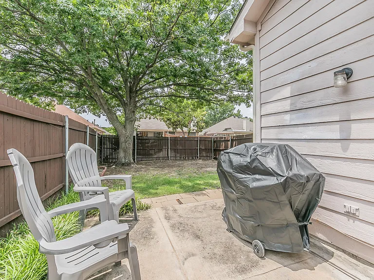 7017 Chateau Dr — Photo 48
