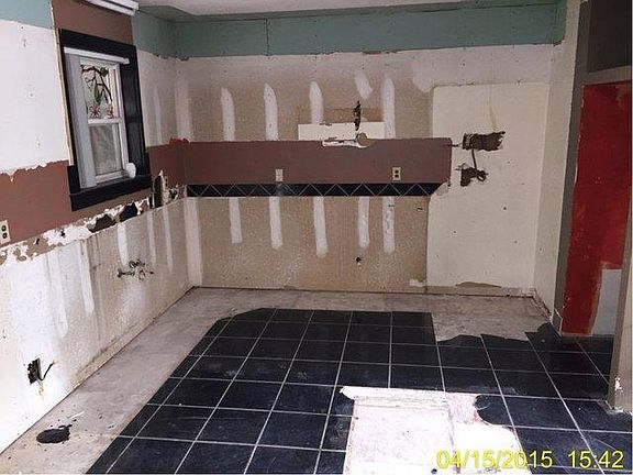 4th image of 907 Lowery Dr