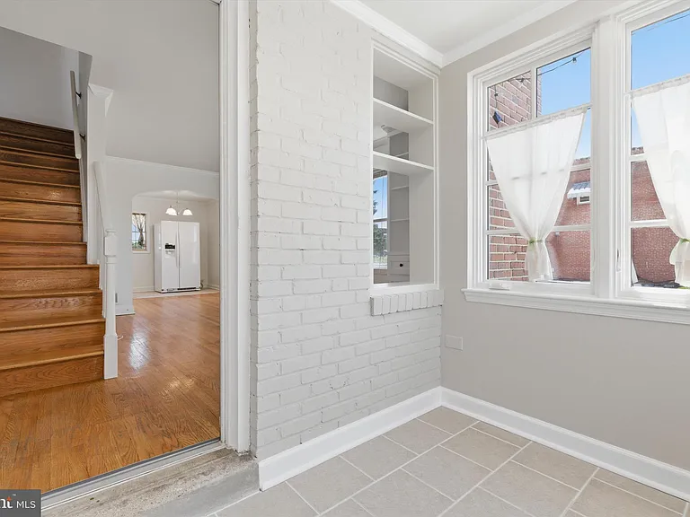 363 Gusryan St — Photo 4