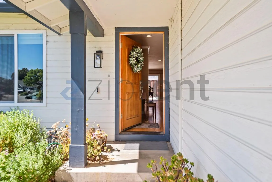 4 bed, 1582 sqft, $4,500 — Photo 3