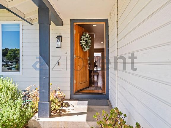3rd image of 2211 Fountain Oaks Dr