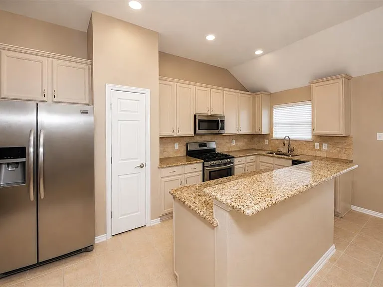 3904 Granby Ln — Photo 8