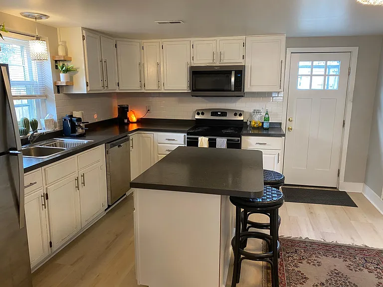 5165 Broadway St — Photo 3