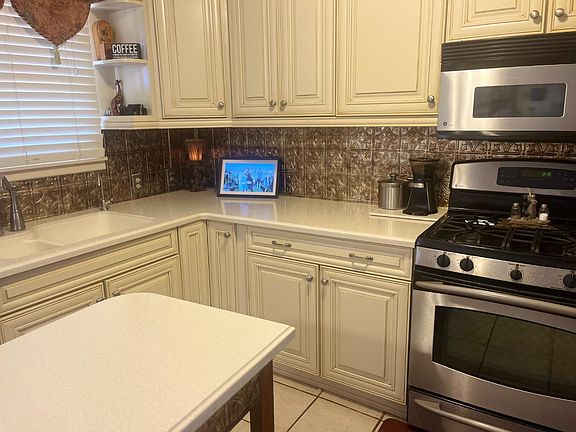 4th image of 607 W Hayes Ave