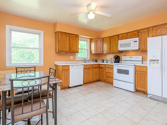 4th image of 1007 Southdale Dr