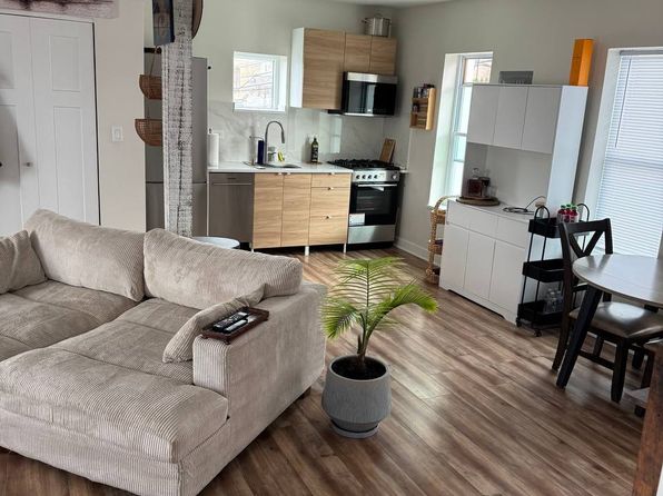 217 E Illinois St APT 1