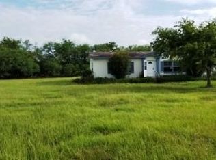 40 Richmond Rd, Cuero, TX 77954