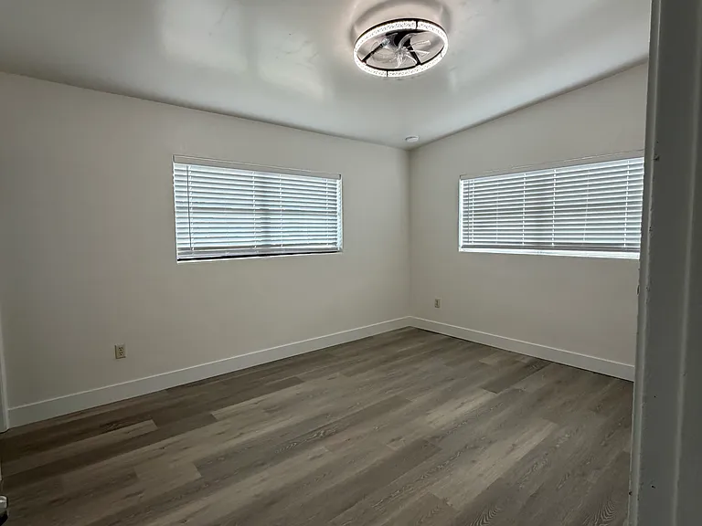 2500 Myrtle Ave — Photo 21