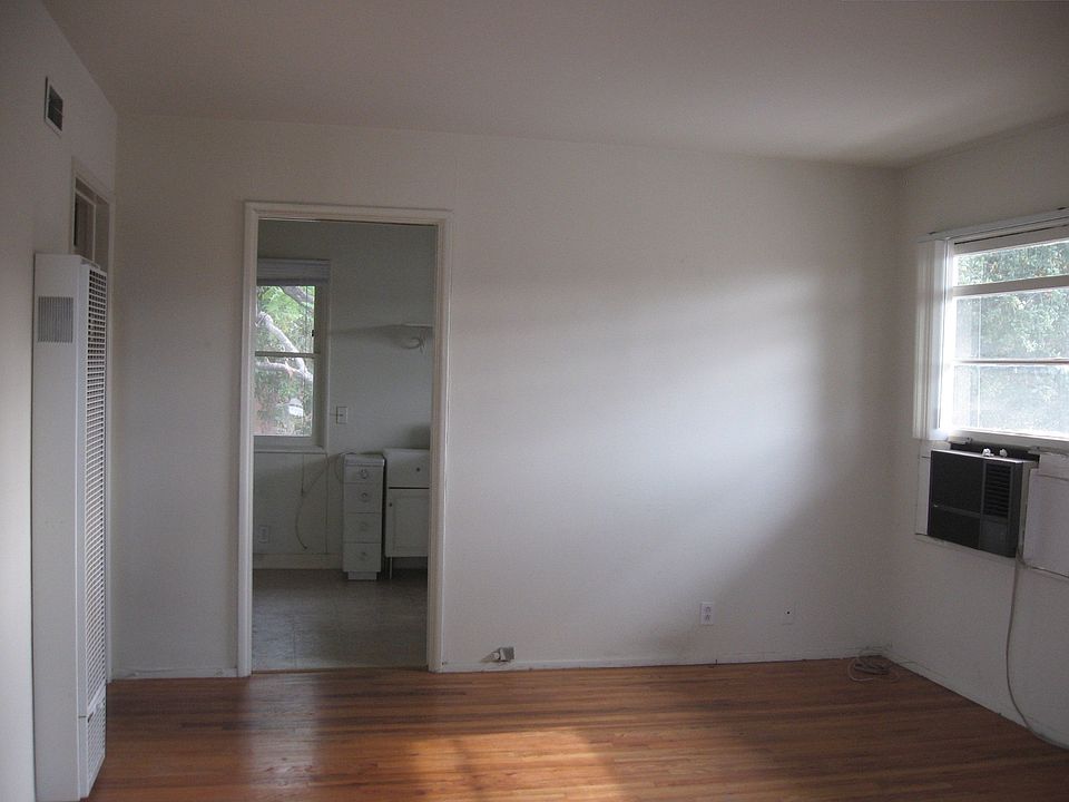 2nd image of 240 Fillmore St