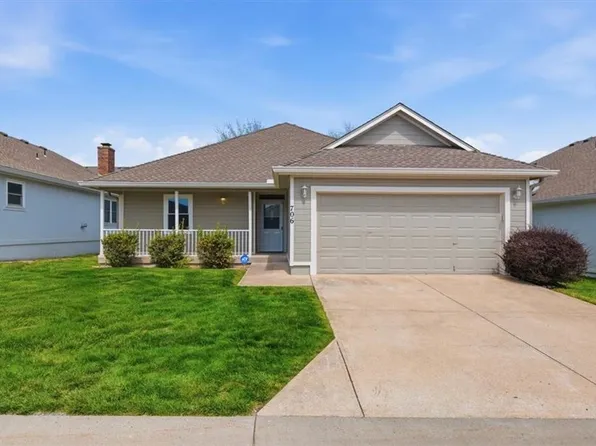 706 E Saturn Dr, Raymore, MO 64083