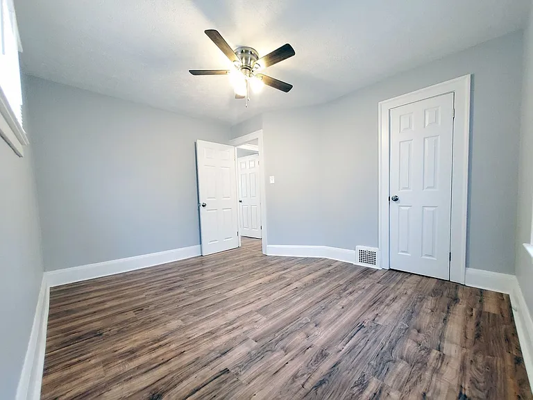 13719 Thornhurst Ave — Photo 16