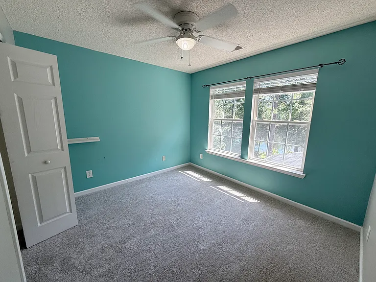 1026 Village Green Ln — Photo 33