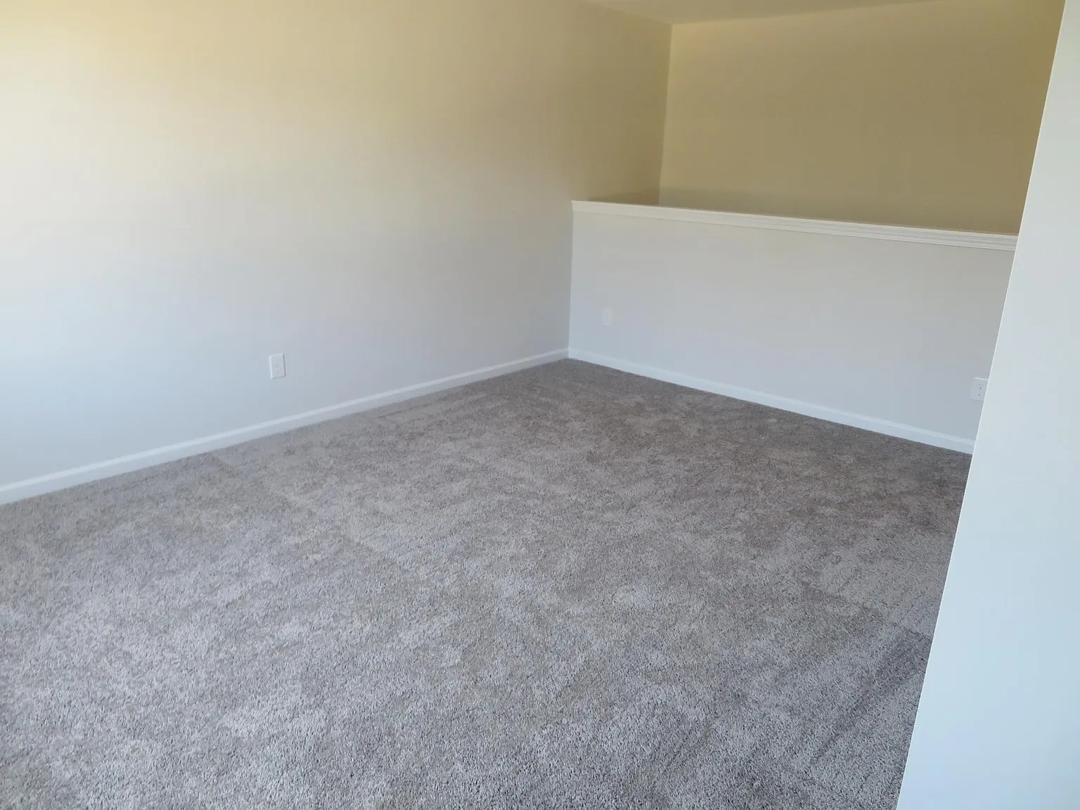 4 bed, 2.5 bath, 2200 sqft, $2,400 — Photo 3