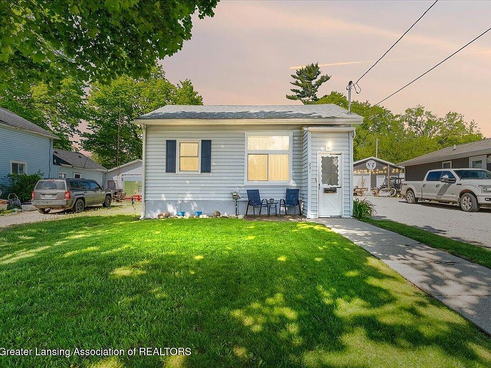 1st image of 231 N Sheldon St