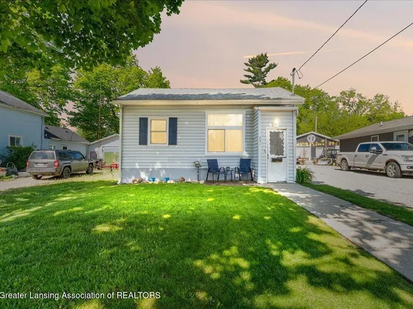 231 N Sheldon St, Charlotte, MI 48813