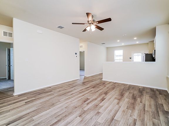 5th image of 214 Cobb Branch Dr