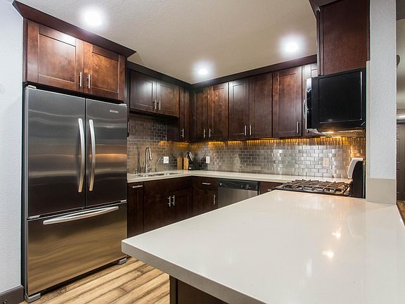 4th image of 1616 Granville Ave APT 104