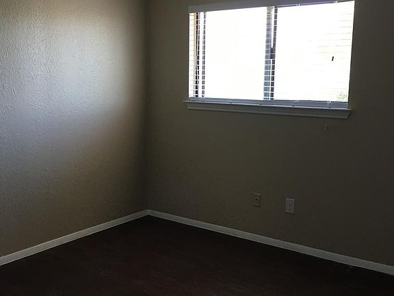 5th image of 304 Villa Oaks Cir #A
