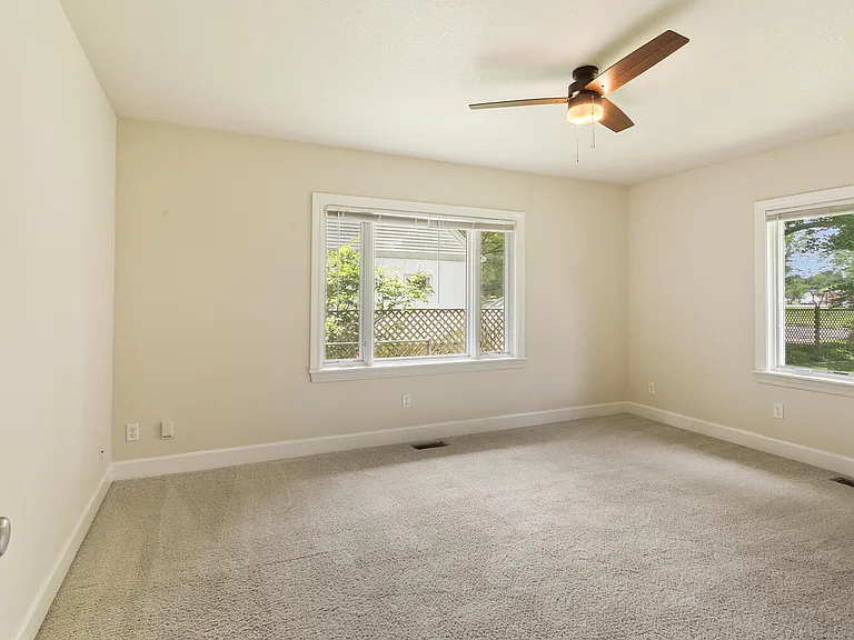 2010 S Race St — Photo 11