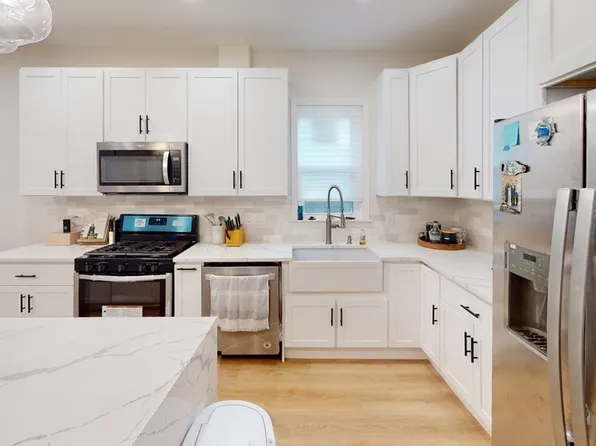 12 York St, Dorchester, MA 02121