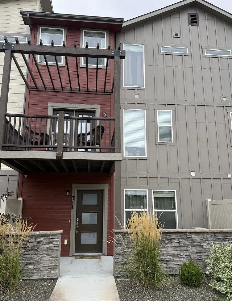 4 bed, 2.5 bath, 2278 sqft, $2,300 — Photo 1