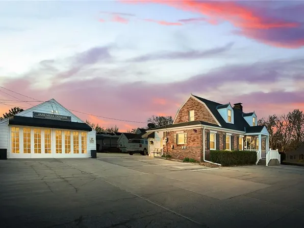 203 SW Jefferson St, Lees Summit, MO 64063