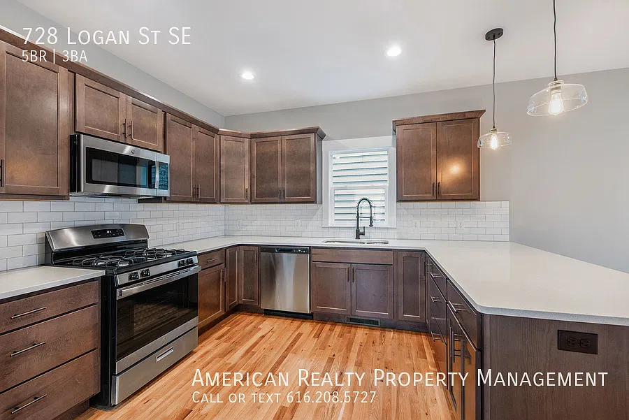 5 bed, 2400 sqft, $3,400 — Photo 3