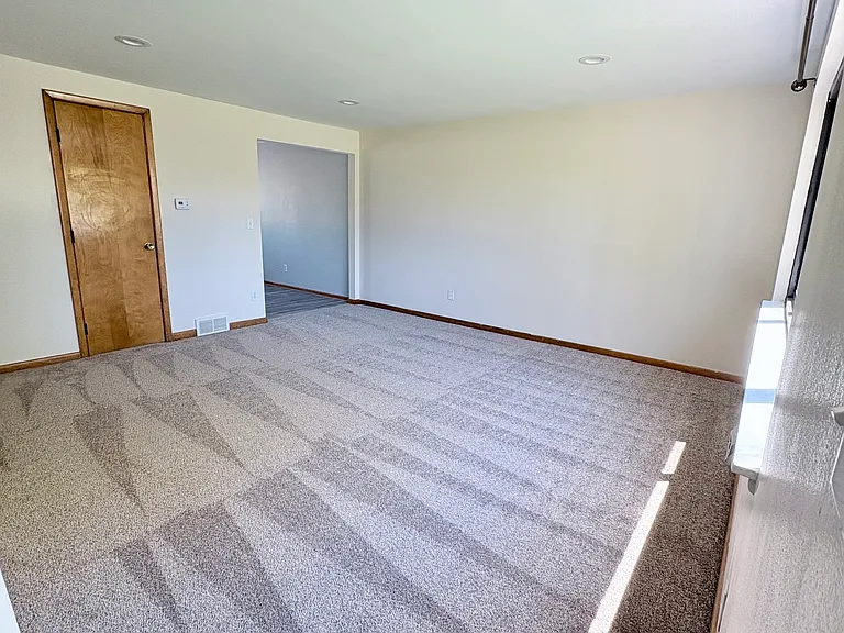 231 Greenmeadow Dr — Photo 6