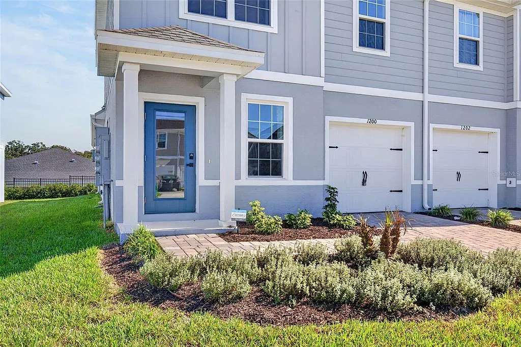 3 bed, 2.5 bath, 1624 sqft, $1,875 — Photo 1