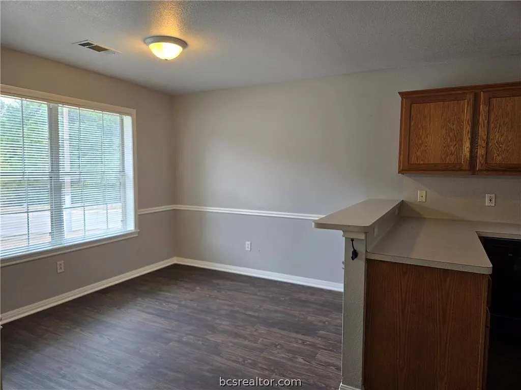3 bed, 1209 sqft, $1,350 — Photo 4