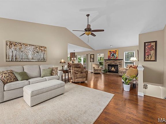 2nd image of 6 Royallglen Ct