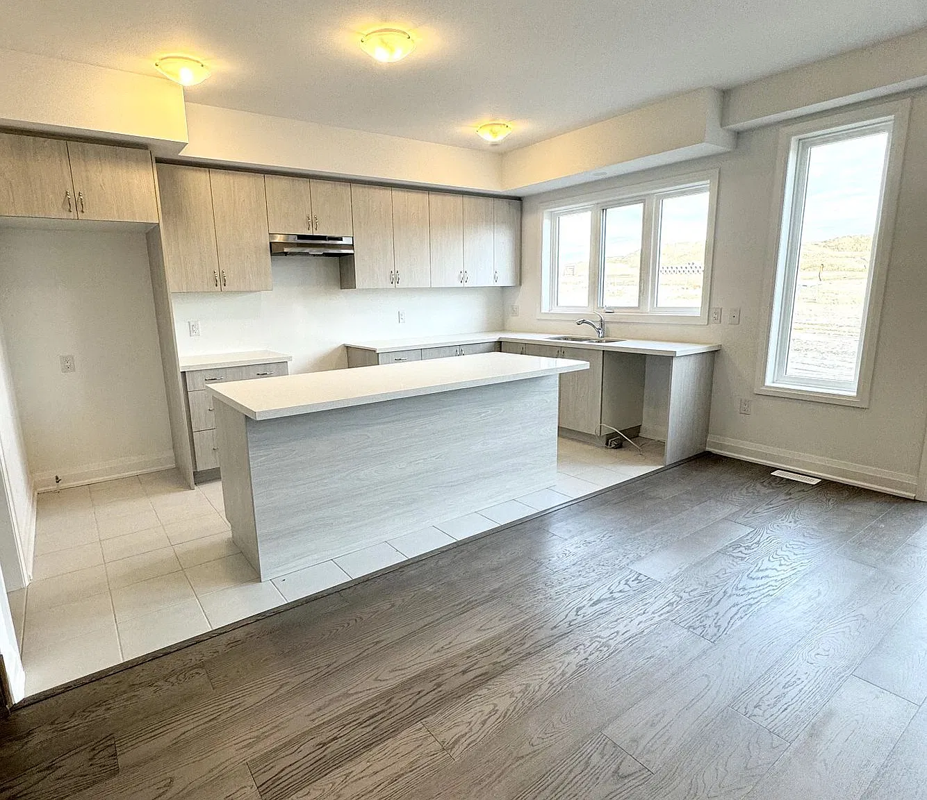 4 bed, $3,000 — Photo 3