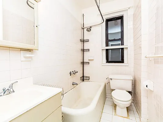 Sold by Re/Max In The City | media 20