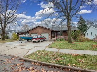 1818 Roosevelt St, Little Chute, WI 54140