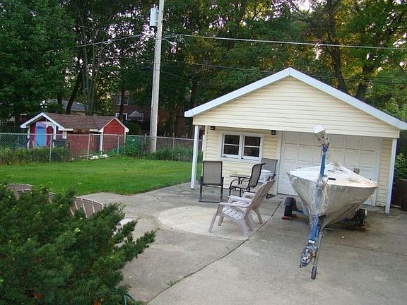 3rd image of 922 Newcastle Ave