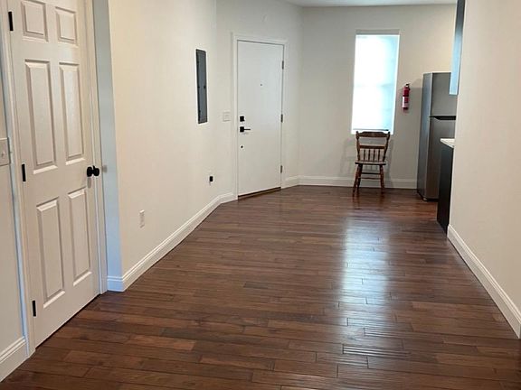 4th image of 178 Bridge St #300