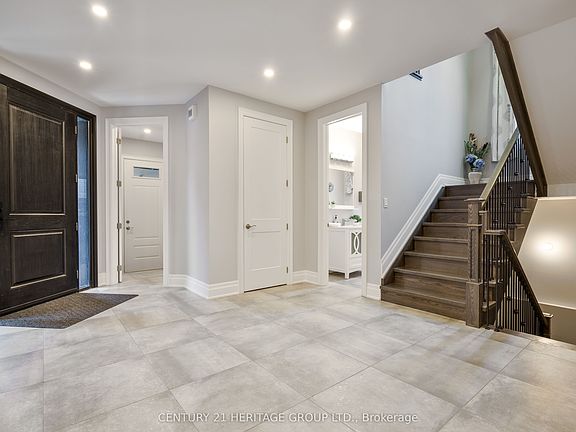 3rd image of 1894 Simcoe Blvd