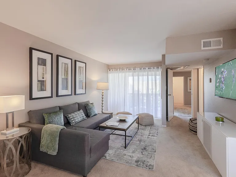 4950 N Miller Rd #340 — Photo 2