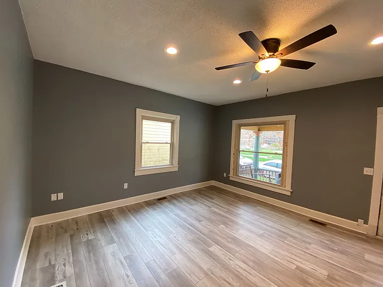 319 Park Dr — Photo 4