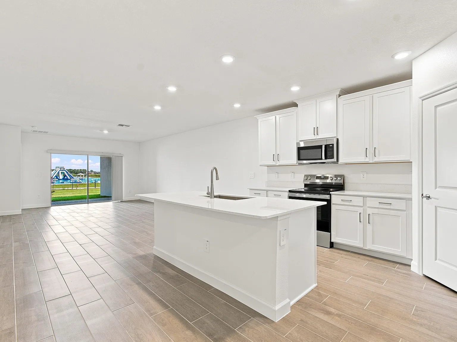 2 bed, 1405 sqft, $2,395 — Photo 4