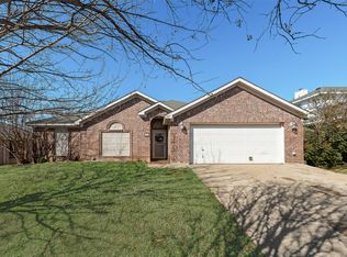 637 Manchester Dr, Mansfield, TX 76063