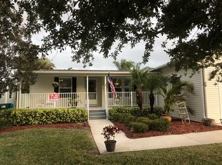 1975 E Lakeview Dr, Sebastian, FL 32958