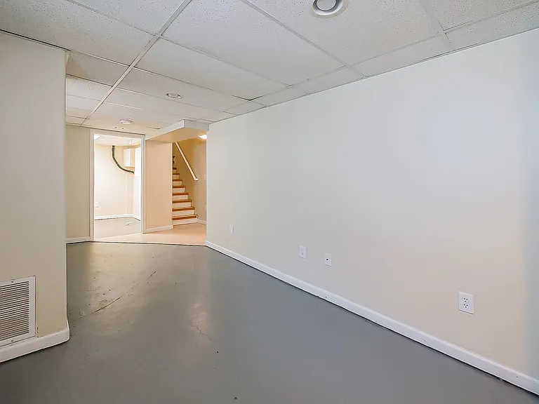 358 S Marshall St — Photo 12