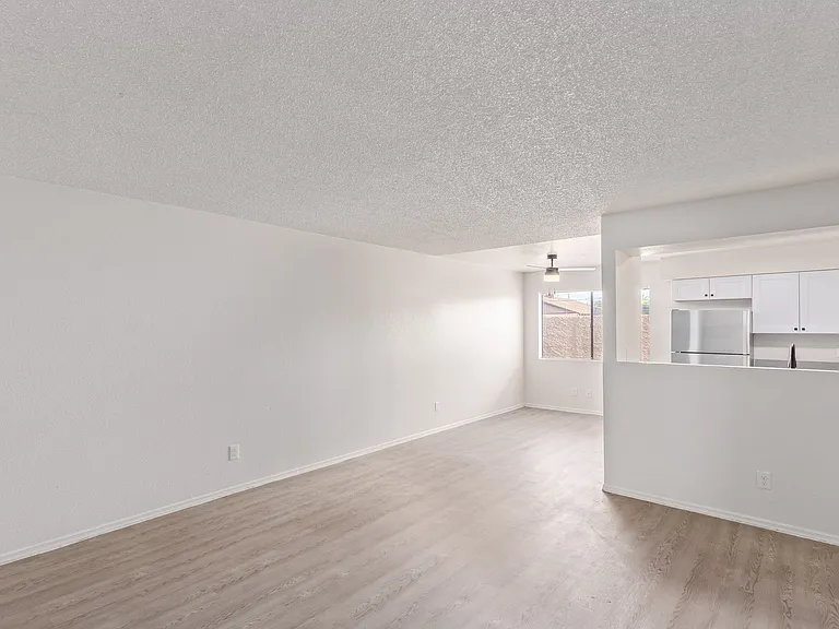 7211 N 54th Ave — Photo 11