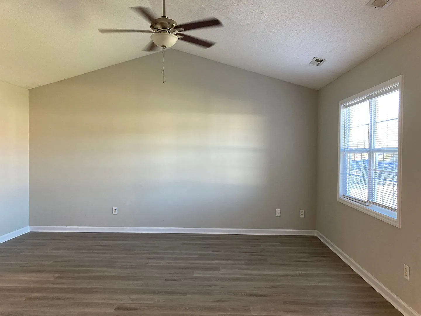 Charming 3 Bed, 2 Bath Fenced In Home — Photo 3
