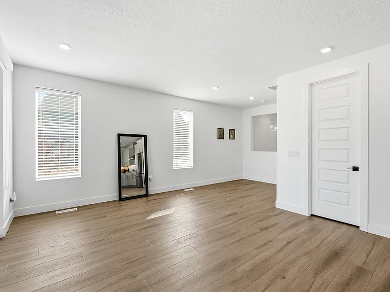 459 E Rimrock Ln — Photo 37
