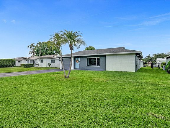 3rd image of 8107 NW 100 Terrace