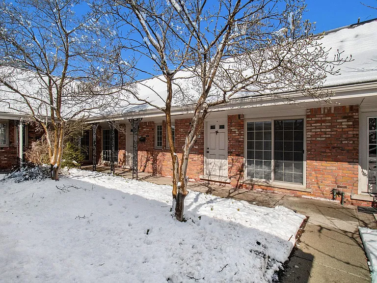 2318 W Forteen Mile Rd #20 — Photo 14
