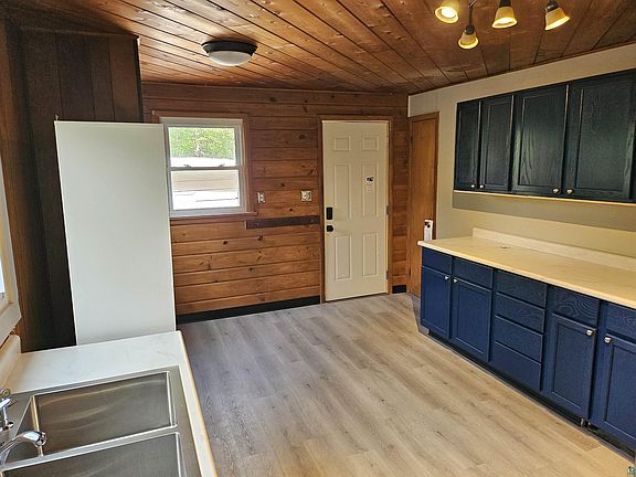 4th image of 3990 Martin Rd