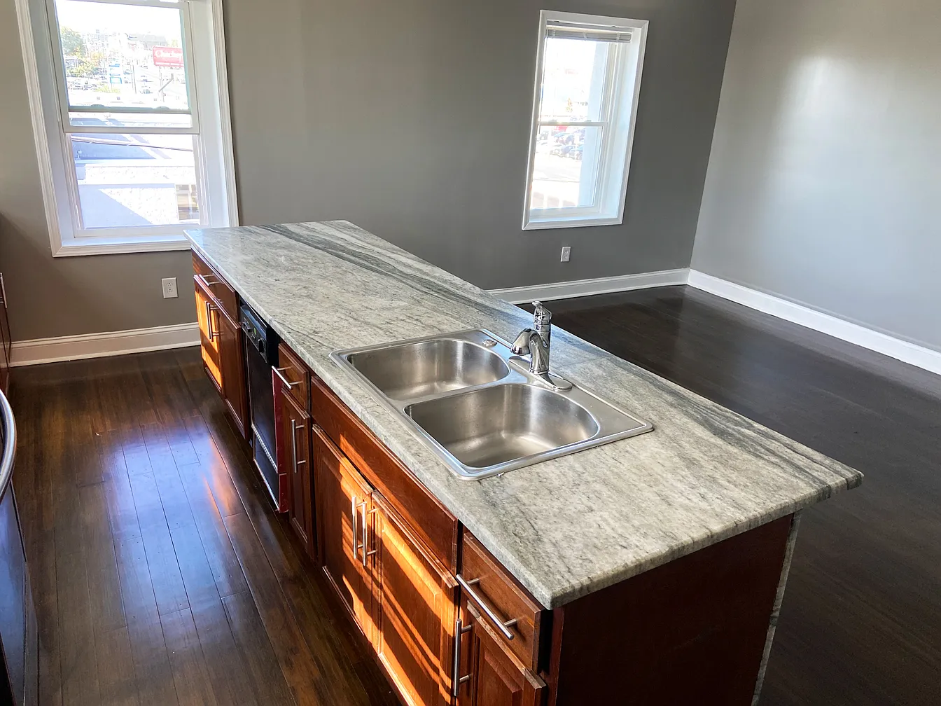2 bed, $1,400 — Photo 2